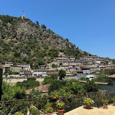 Meroli Guesthouse - Unesco Quarter Berat Luaran gambar