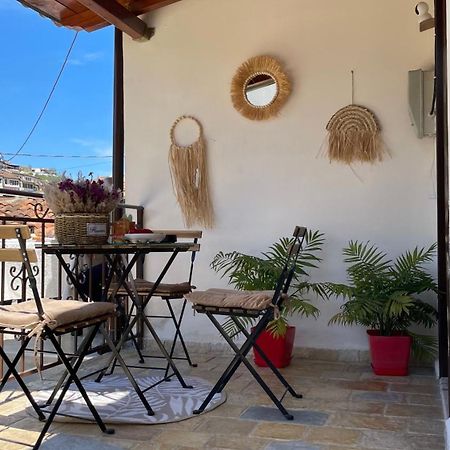 Meroli Guesthouse - Unesco Quarter Berat Luaran gambar