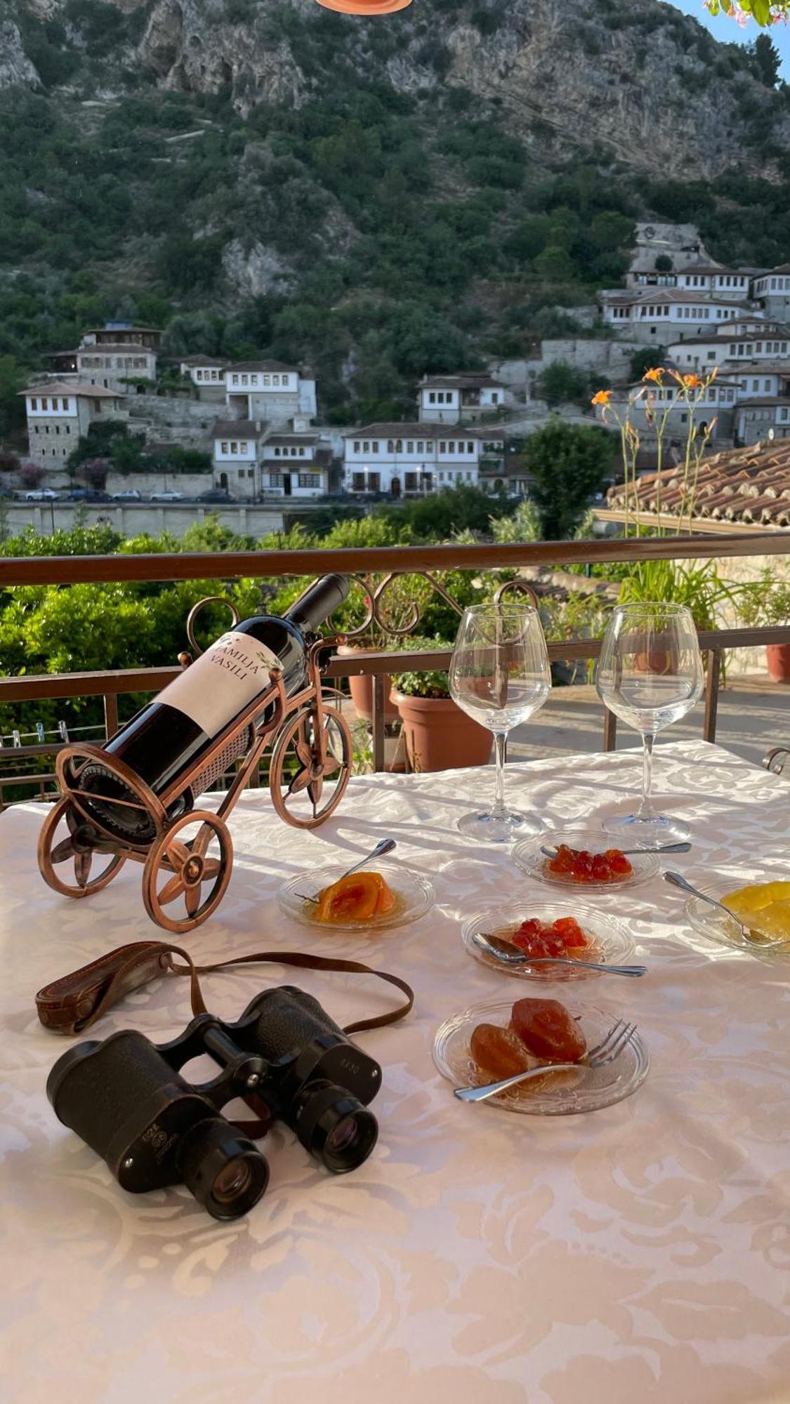 Meroli Guesthouse - Unesco Quarter Berat Luaran gambar