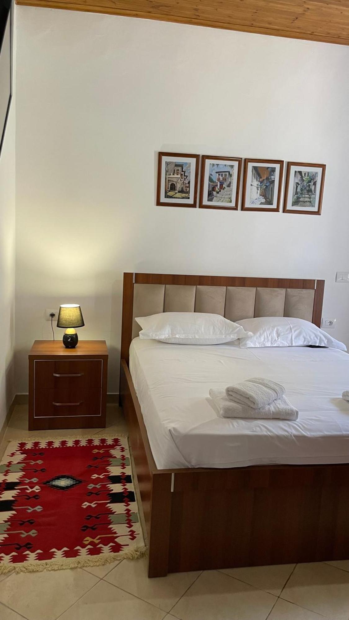 Meroli Guesthouse - Unesco Quarter Berat Luaran gambar