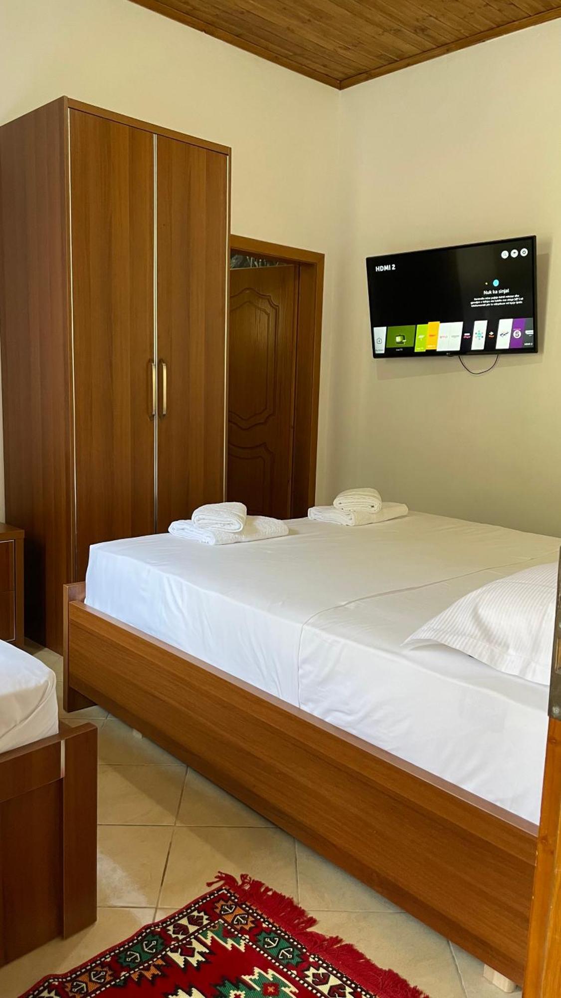 Meroli Guesthouse - Unesco Quarter Berat Luaran gambar