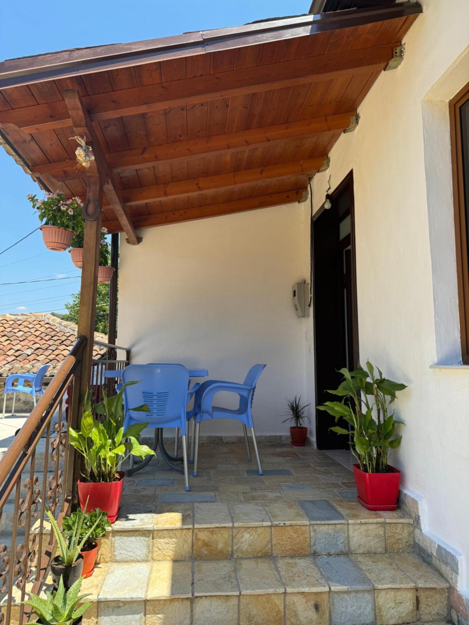 Meroli Guesthouse - Unesco Quarter Berat Luaran gambar