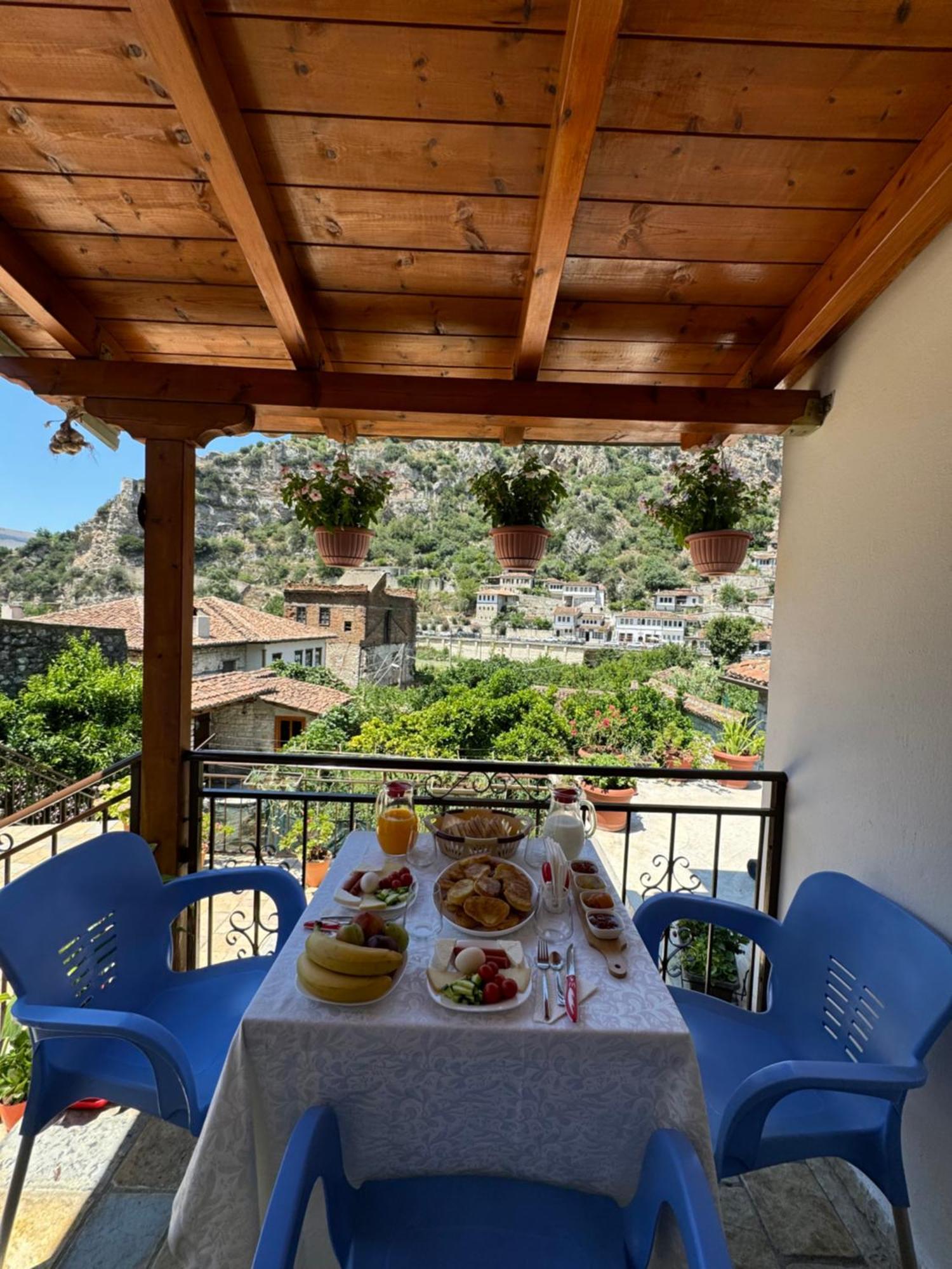 Meroli Guesthouse - Unesco Quarter Berat Luaran gambar