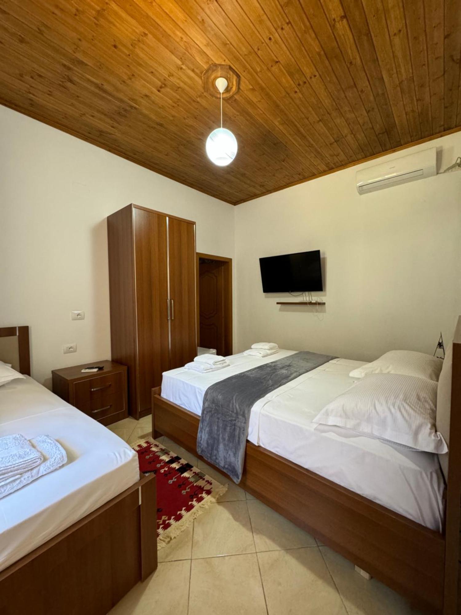 Meroli Guesthouse - Unesco Quarter Berat Luaran gambar
