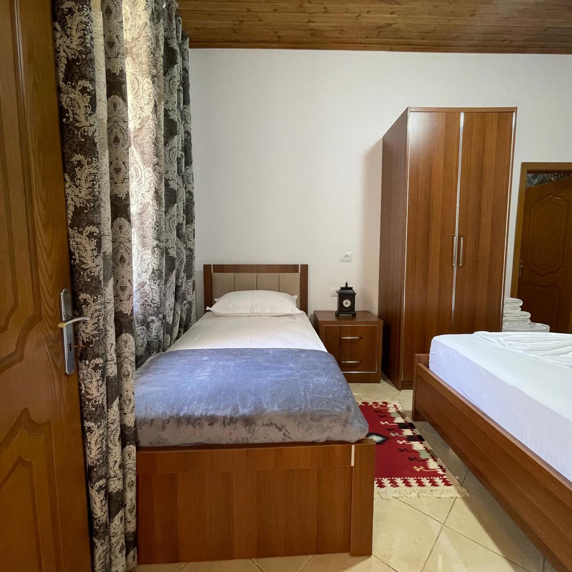 Meroli Guesthouse - Unesco Quarter Berat Luaran gambar