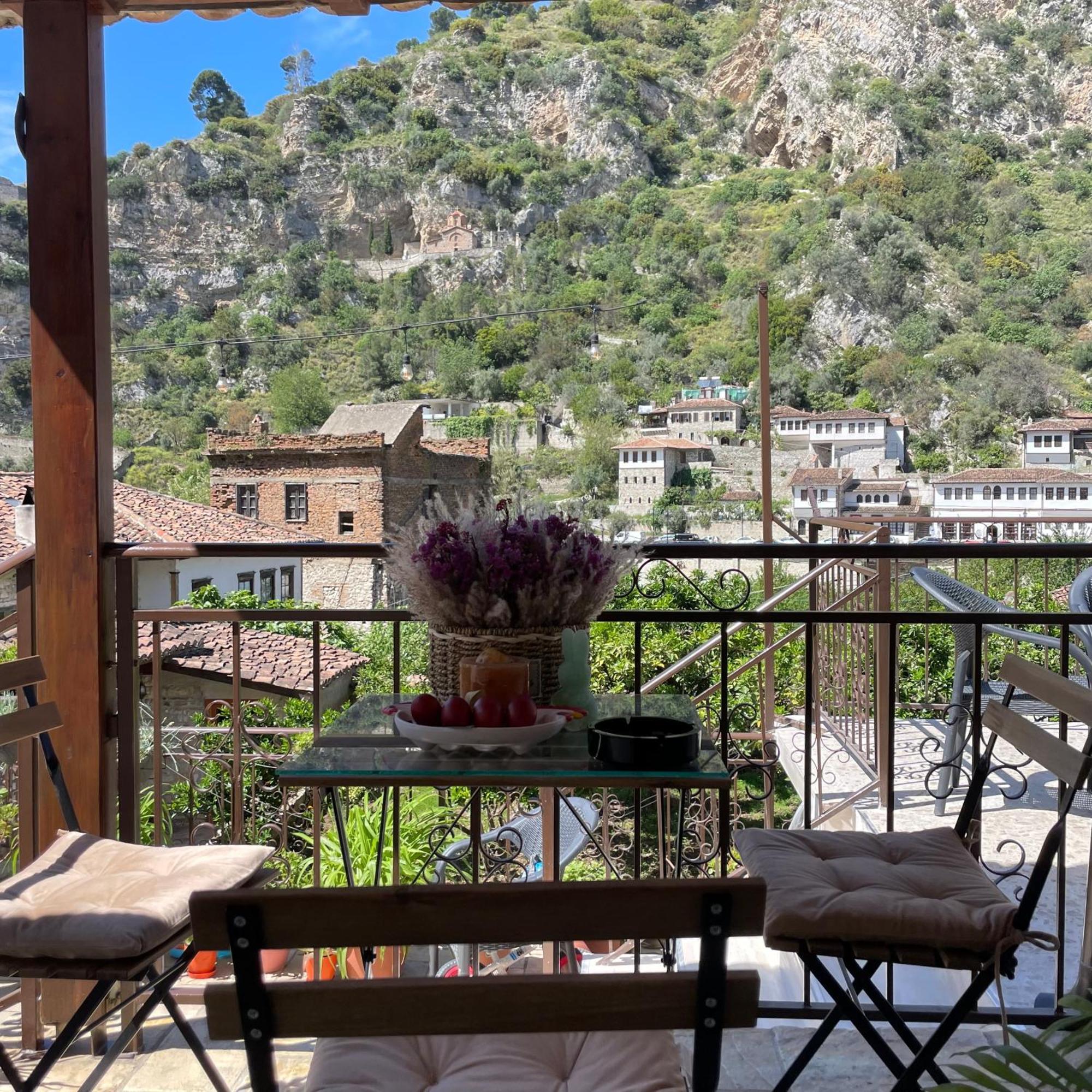 Meroli Guesthouse - Unesco Quarter Berat Luaran gambar