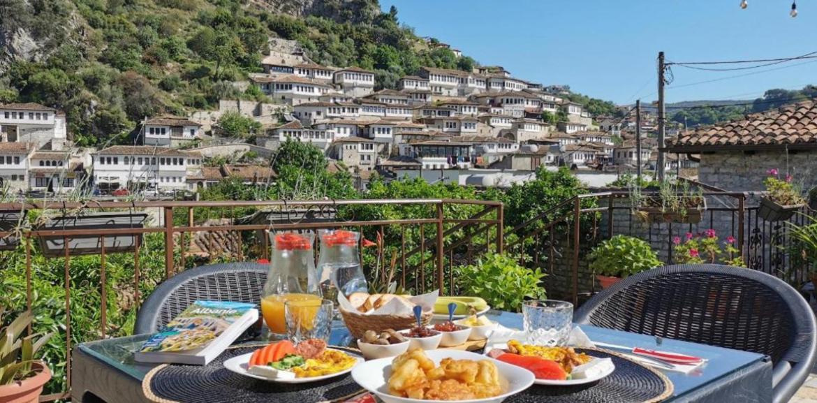 Meroli Guesthouse - Unesco Quarter Berat Luaran gambar